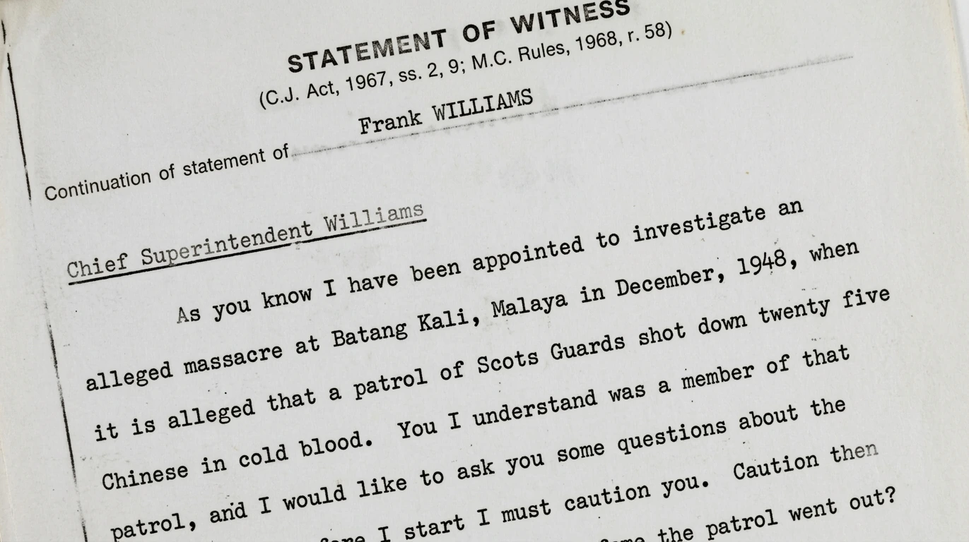 1970年伦敦苏格兰场（Scotland Yard）总警司弗兰克·威廉姆斯（Frank Williams）调查峇冬加里惨案时讯问涉案苏格兰近卫团士兵的官方证人审讯笔录原件影印。
