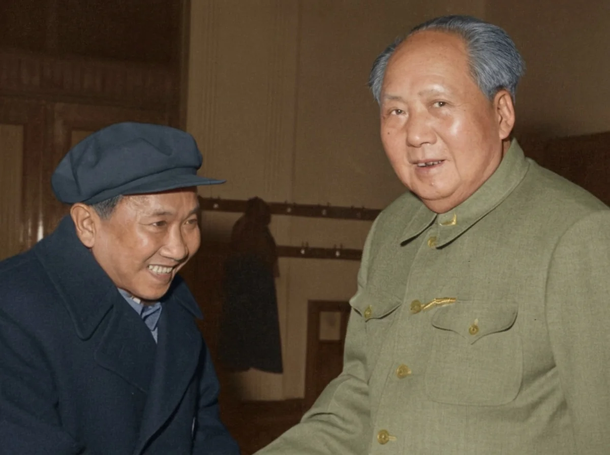 毛泽东主席亲切接见马共中央政治局委员陈田