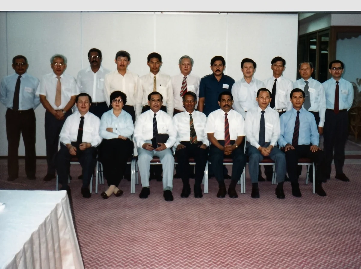 1989年5月11日至13日：普吉岛第三轮三方会谈代表团合影