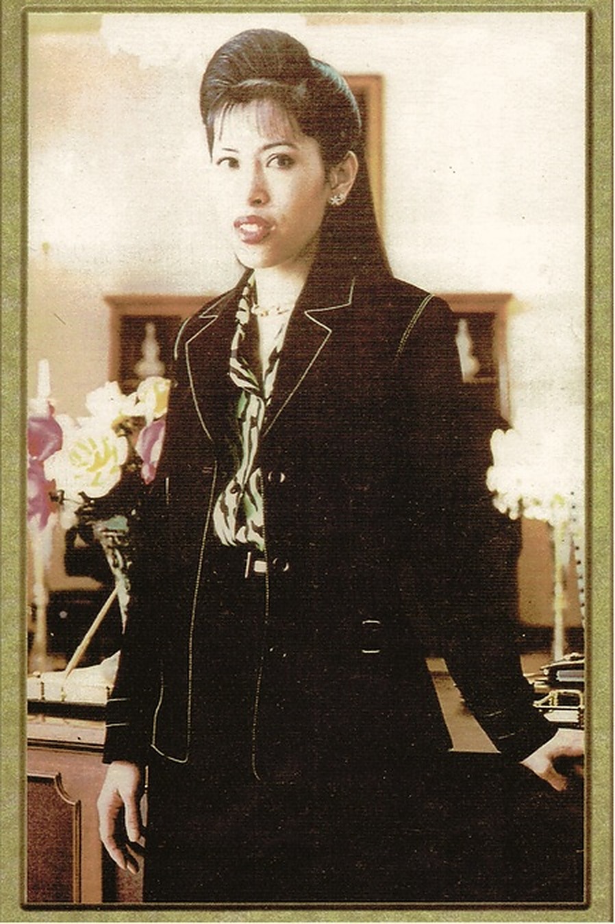 泰王国朱拉蓬公主（Princess Chulabhorn Mahidol）官方肖像。自1993年起，泰南四个和平村正式纳入朱拉蓬公主发展项目，由公主亲自关照，并命名为第9、10、11、12朱拉蓬公主发展村（Ban Chulabhorn Patana 9, 10, 11 and 12）。